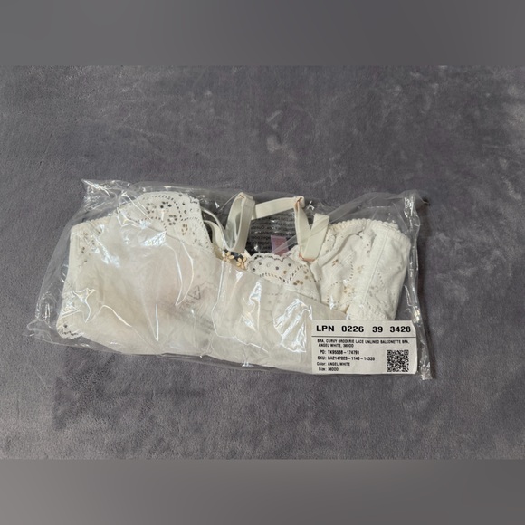 Lace Underwire Bra in White - SXF - Picture 7 of 14